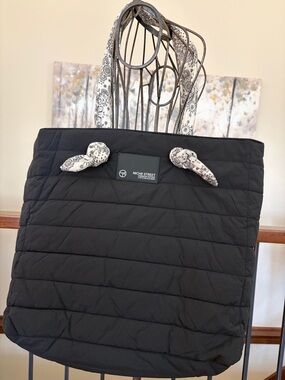 NWOT Niche Street Premium Goods Black Cream Large Quilted Superior Tote